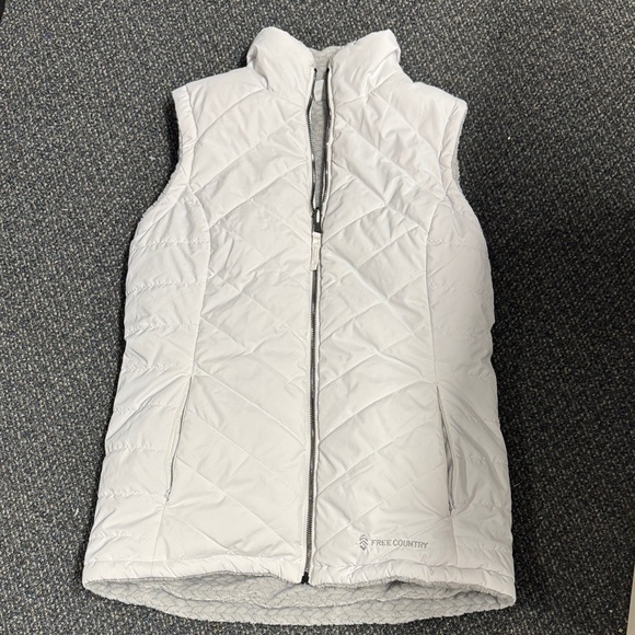 Free Country Jackets & Blazers - Free country vest S // 071002